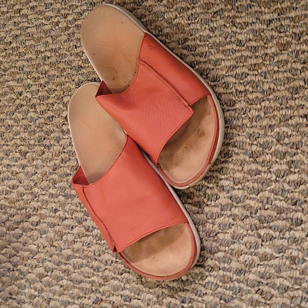 Merrell women's size 8 peach sandals